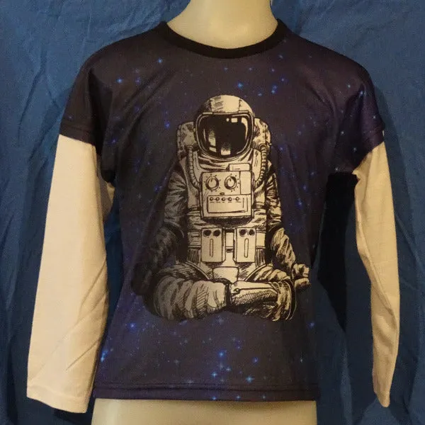 Meditating Long sleeve Kids T-shirt