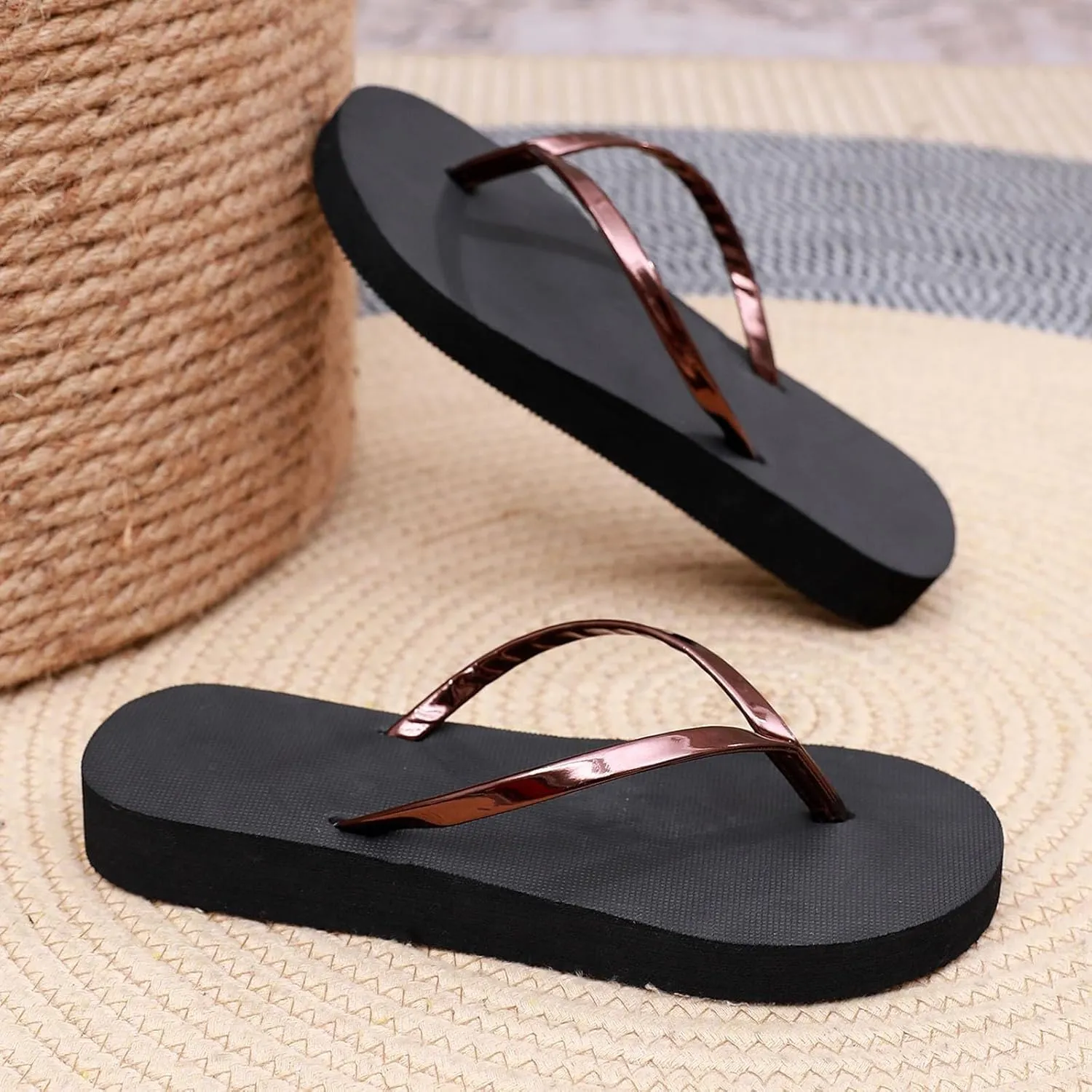 Women Shoes Flat Flip Flops Fashionable Soft Sole Outdoor Beach Flip Flops Women Slippers Memory Foam Furry