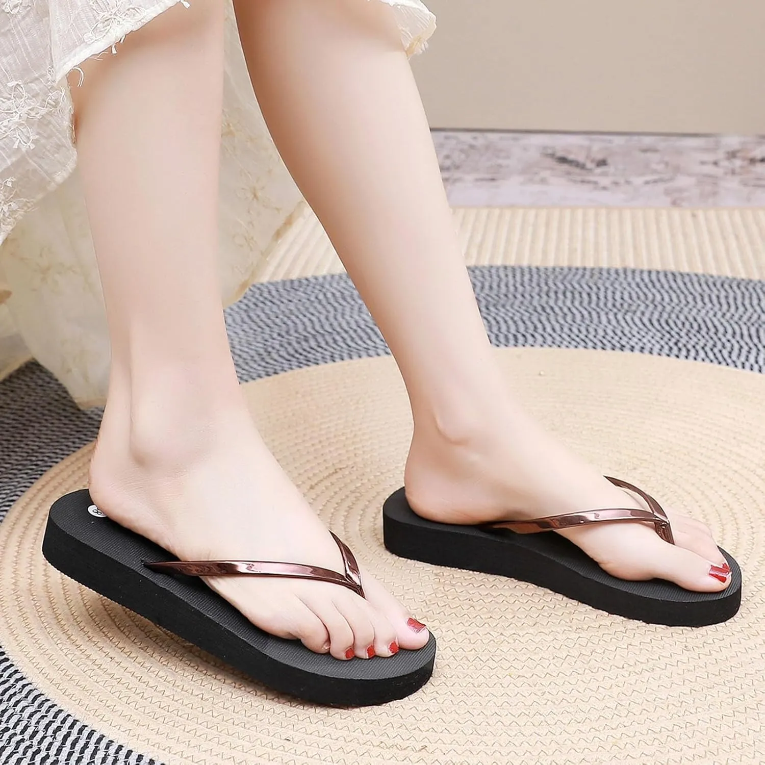Women Shoes Flat Flip Flops Fashionable Soft Sole Outdoor Beach Flip Flops Women Slippers Memory Foam Furry